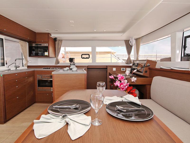 Book yachts online - catamaran - Lagoon 450 F - PARADISE - rent