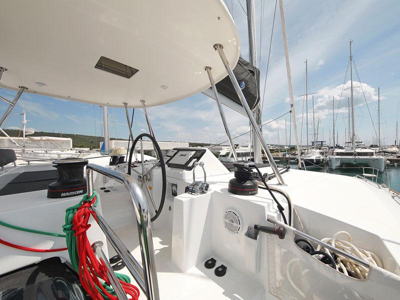 Book yachts online - catamaran - Lagoon 450 F - PARADISE - rent