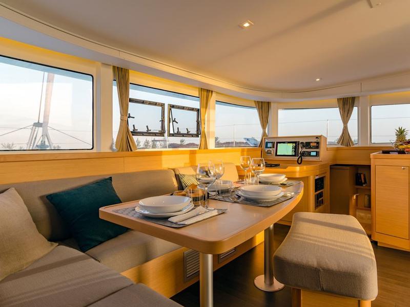 Book yachts online - catamaran - Lagoon 42 - LUNA  - rent