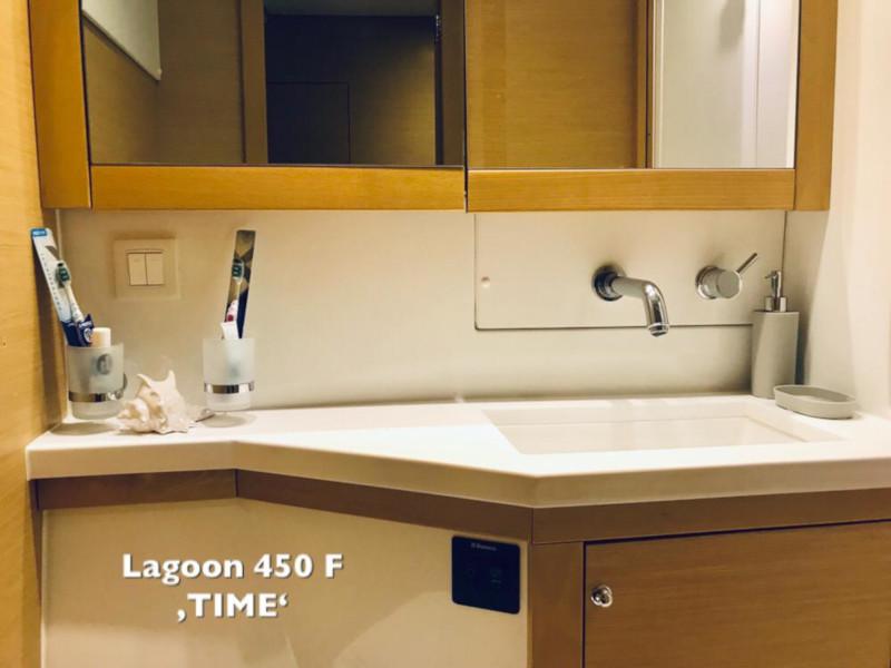 Book yachts online - catamaran - Lagoon 450 F - TIME  - rent