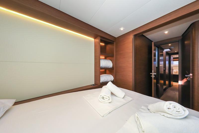 Book yachts online - catamaran - Lagoon 50 - LUX - rent