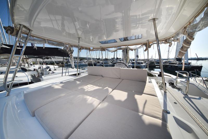 Book yachts online - catamaran - Lagoon 50 - LUX - rent