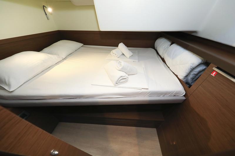 Book yachts online - catamaran - Lagoon 50 - LUX - rent