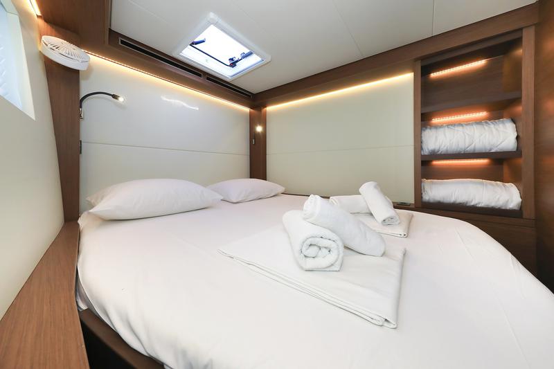 Book yachts online - catamaran - Lagoon 50 - LUX - rent