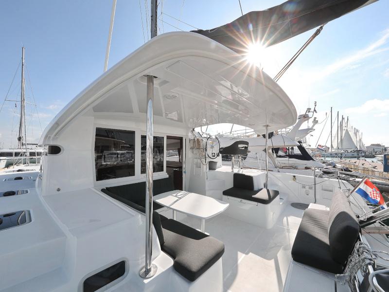 Book yachts online - catamaran - Lagoon 40 - NINA II - rent