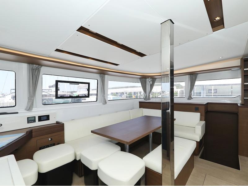 Book yachts online - catamaran - Lagoon 46 - WHITE PEARL - rent