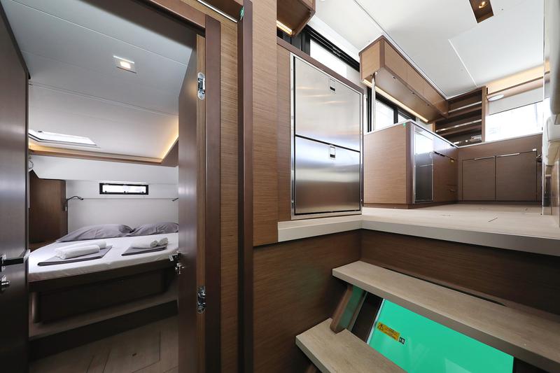 Book yachts online - catamaran - Lagoon 46 - WHITE PEARL - rent