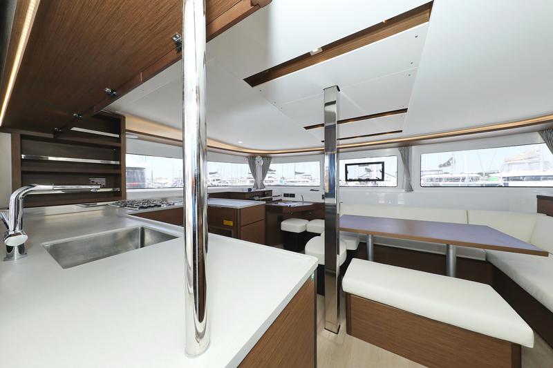 Book yachts online - catamaran - Lagoon 46 - WHITE PEARL - rent