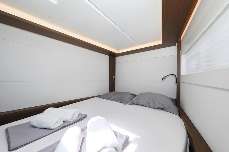 Book yachts online - catamaran - Lagoon 46 - WHITE PEARL - rent