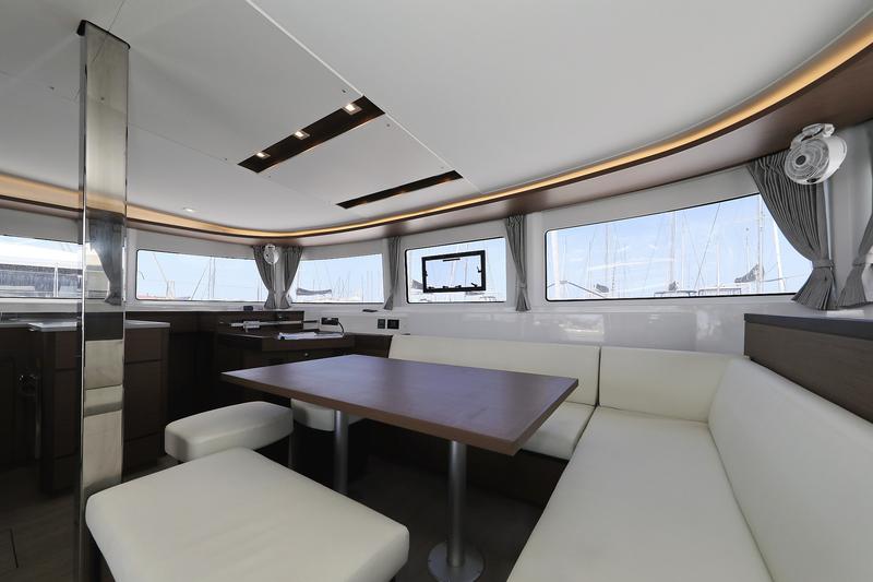 Book yachts online - catamaran - Lagoon 46 - WHITE PEARL - rent