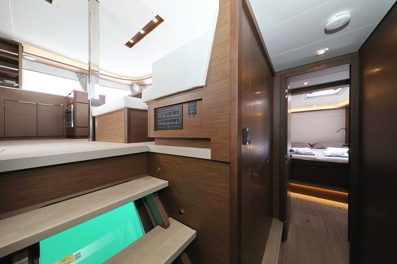 Book yachts online - catamaran - Lagoon 46 - WHITE PEARL - rent