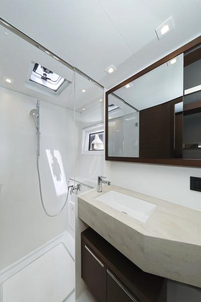 Book yachts online - catamaran - Lagoon 46 - WHITE PEARL - rent