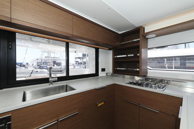 Book yachts online - catamaran - Lagoon 46 - WHITE PEARL - rent