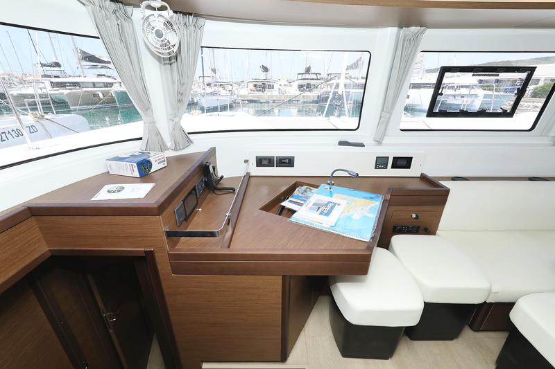 Book yachts online - catamaran - Lagoon 46 - WHITE PEARL - rent