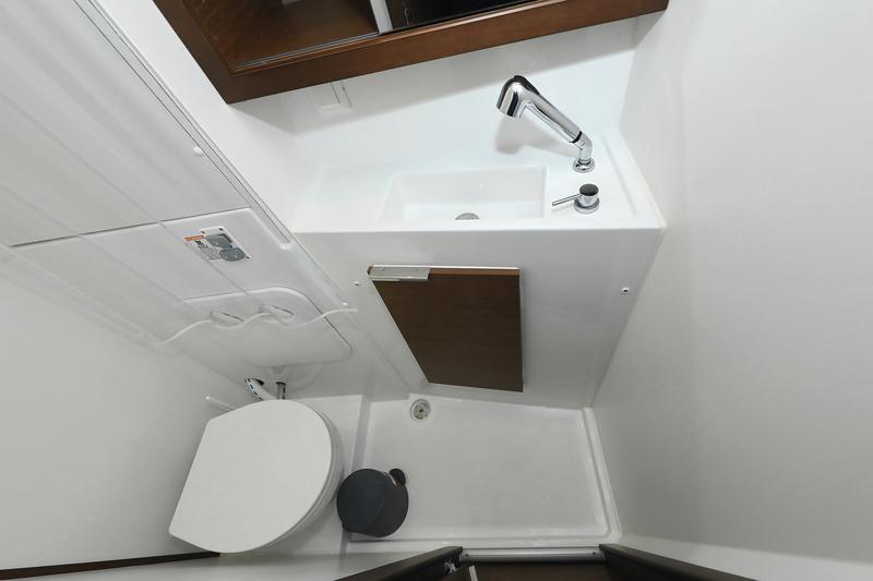 Book yachts online - catamaran - Lagoon 40 - GIMME KISS - rent