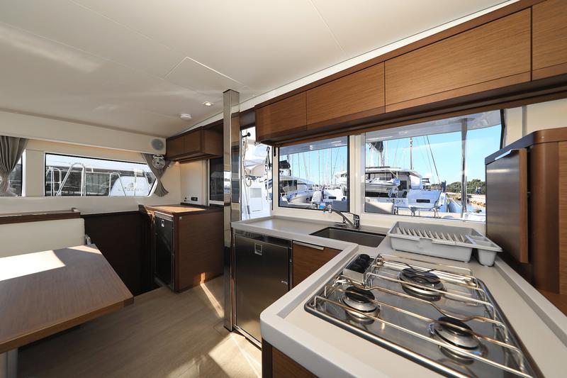Book yachts online - catamaran - Lagoon 40 - GIMME KISS - rent