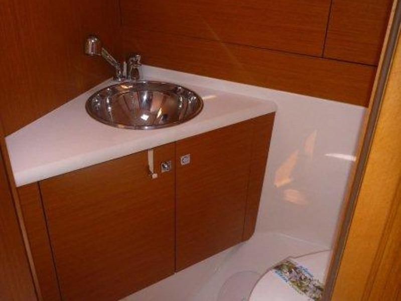 Book yachts online - sailboat - Jeanneau 53 - Triton - rent
