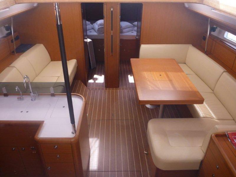 Book yachts online - sailboat - Jeanneau 53 - Triton - rent