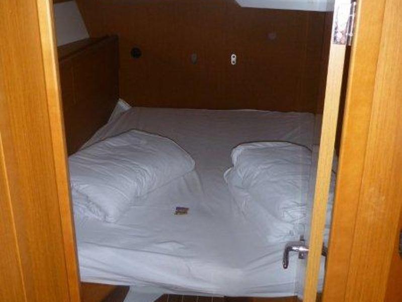 Book yachts online - sailboat - Jeanneau 53 - Triton - rent