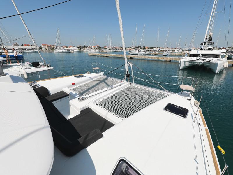 Book yachts online - catamaran - Lagoon 450 F - HOT STUFF - rent