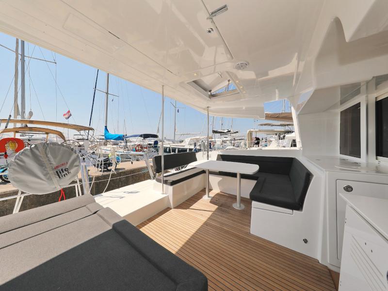 Book yachts online - catamaran - Lagoon 450 F - HOT STUFF - rent
