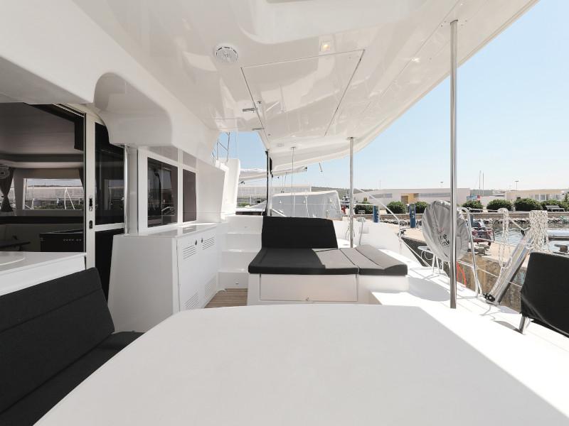 Book yachts online - catamaran - Lagoon 450 F - HOT STUFF - rent