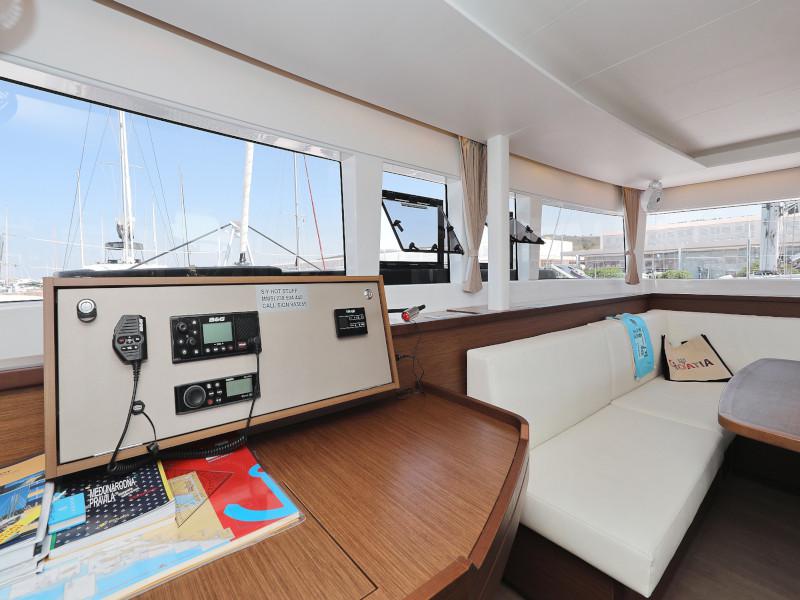 Book yachts online - catamaran - Lagoon 450 F - HOT STUFF - rent