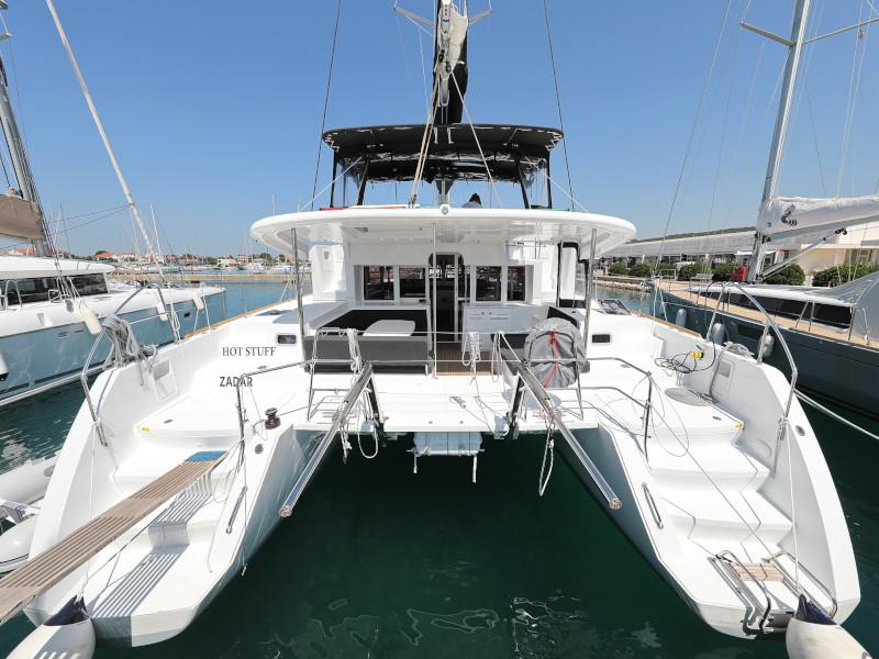 Book yachts online - catamaran - Lagoon 450 F - HOT STUFF - rent