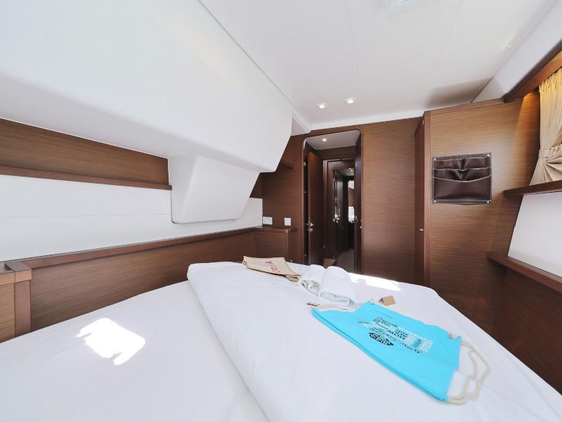 Book yachts online - catamaran - Lagoon 450 F - HOT STUFF - rent