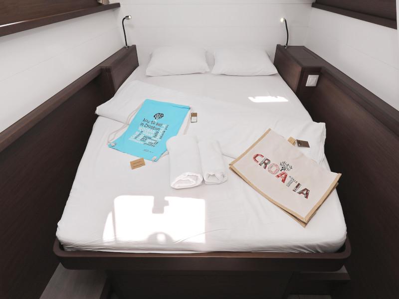 Book yachts online - catamaran - Lagoon 450 F - HOT STUFF - rent