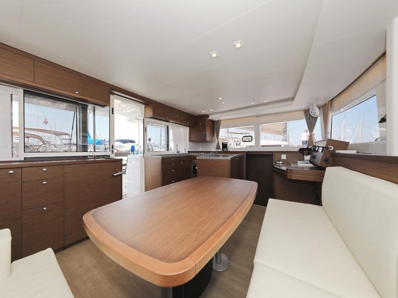 Book yachts online - catamaran - Lagoon 450 F - HOT STUFF - rent