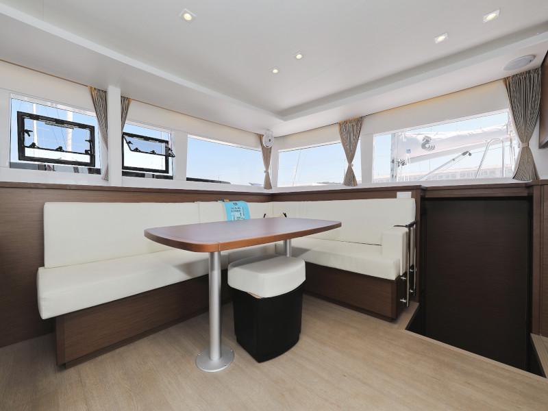 Book yachts online - catamaran - Lagoon 450 F - HOT STUFF - rent