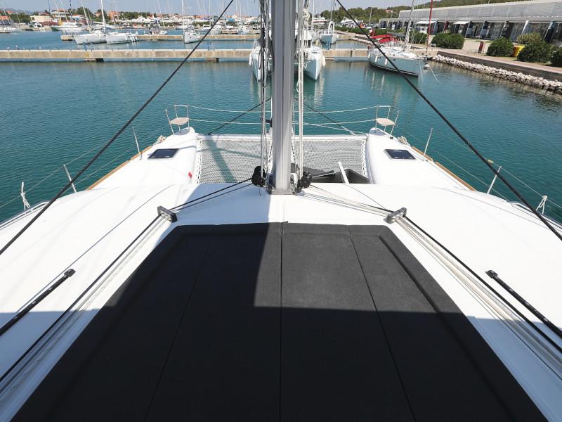 Book yachts online - catamaran - Lagoon 450 F - HOT STUFF - rent