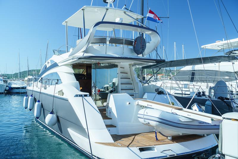 Book yachts online - motorboat - Aicon 56 - NUDGE - rent