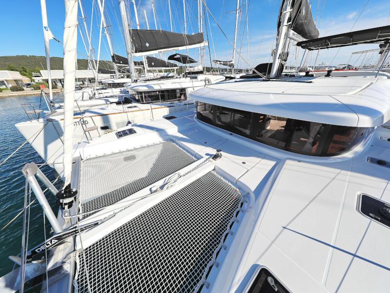 Book yachts online - catamaran - Lagoon 42 - SEA YA - rent