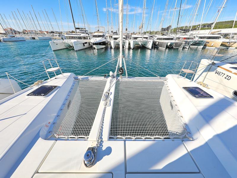 Book yachts online - catamaran - Lagoon 42 - SEA YA - rent