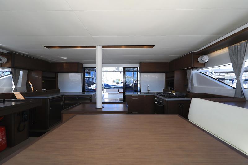 Book yachts online - catamaran - Lagoon 50 - SHADOW - rent