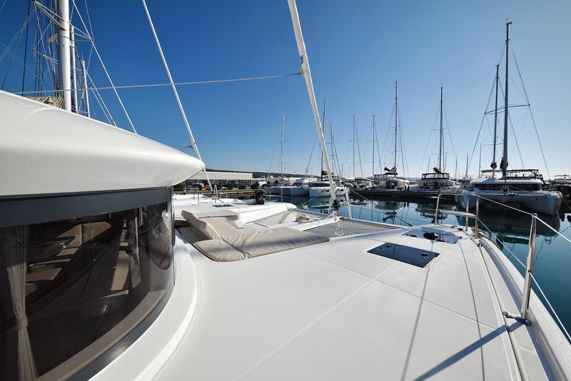 Book yachts online - catamaran - Lagoon 50 - SHADOW - rent