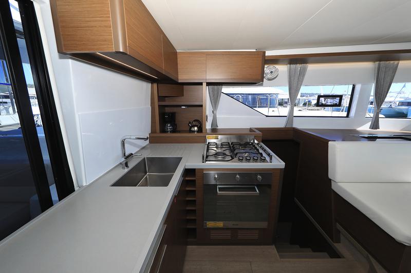 Book yachts online - catamaran - Lagoon 50 - SHADOW - rent
