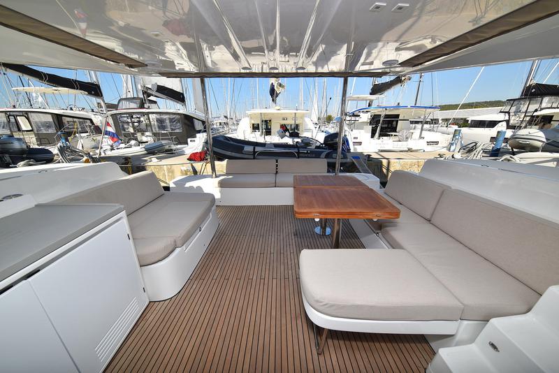 Book yachts online - catamaran - Lagoon 50 - SHADOW - rent