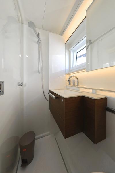 Book yachts online - catamaran - Lagoon 50 - SHADOW - rent