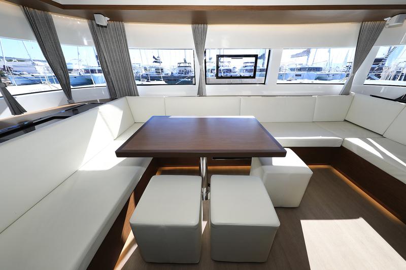 Book yachts online - catamaran - Lagoon 50 - SHADOW - rent