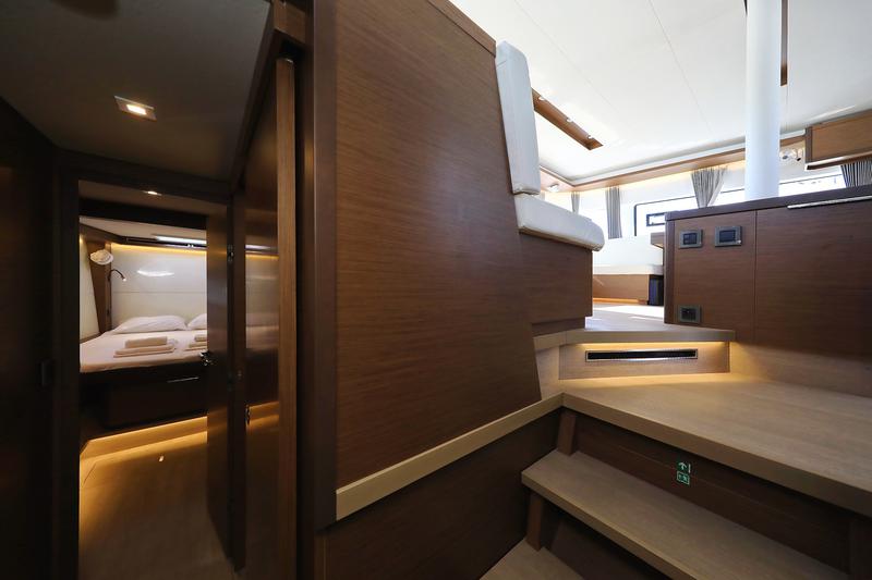 Book yachts online - catamaran - Lagoon 50 - SHADOW - rent