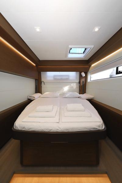 Book yachts online - catamaran - Lagoon 50 - SHADOW - rent