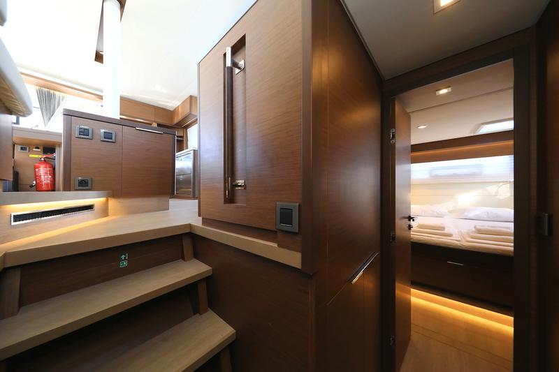 Book yachts online - catamaran - Lagoon 50 - SHADOW - rent