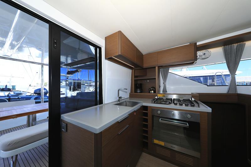 Book yachts online - catamaran - Lagoon 50 - SHADOW - rent