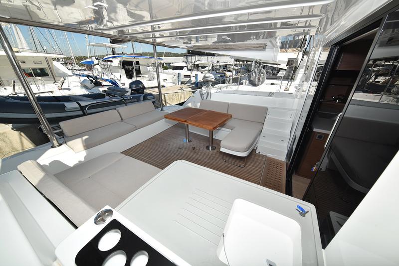 Book yachts online - catamaran - Lagoon 50 - SHADOW - rent