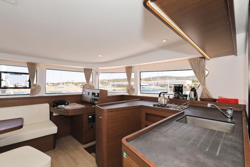 Book yachts online - catamaran - Lagoon 42 - ROYAL SALUTE - rent
