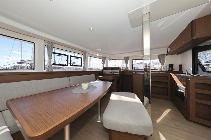 Book yachts online - catamaran - Lagoon 42 - REA - rent