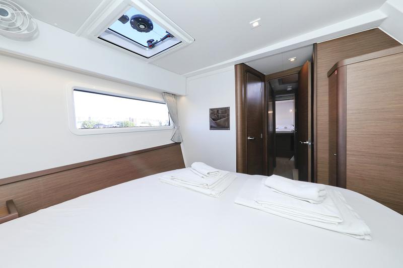 Book yachts online - catamaran - Lagoon 42 - REA - rent